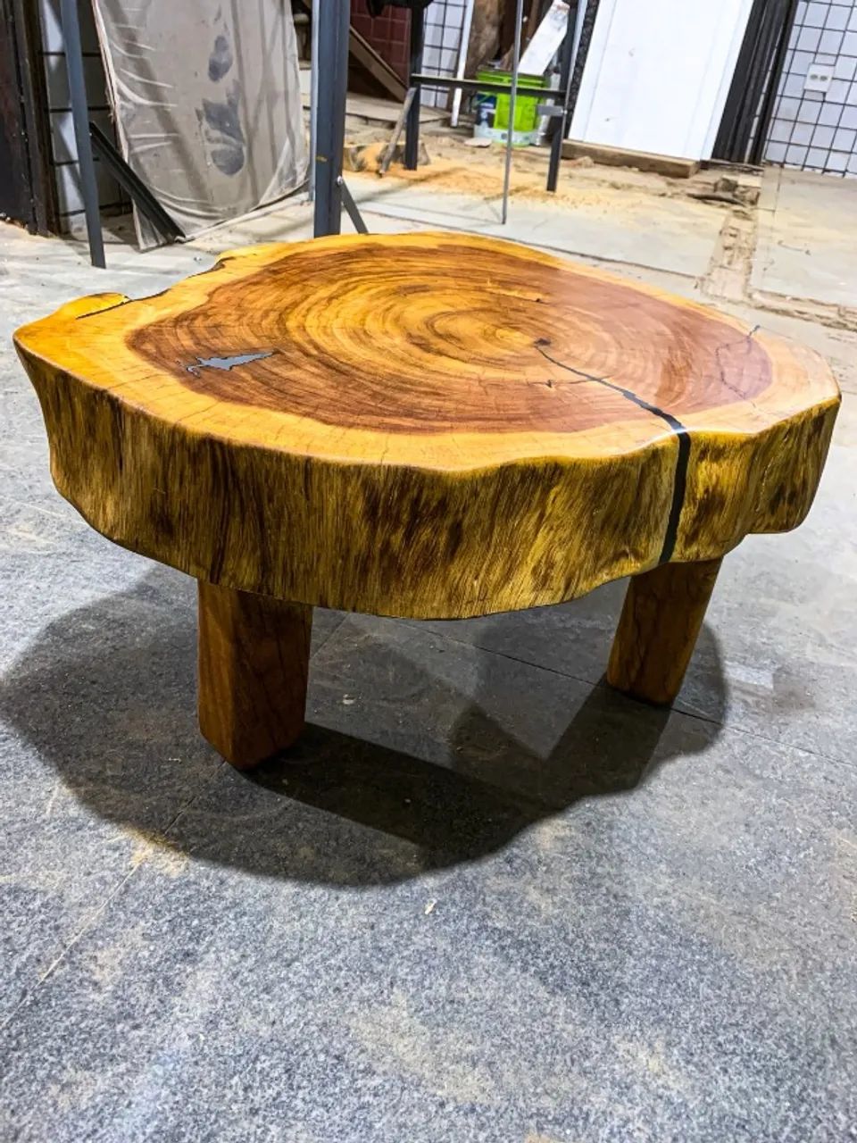 MESA DE CENTRO DE MADEIRA ESPÉCIE PEQUIÁ
