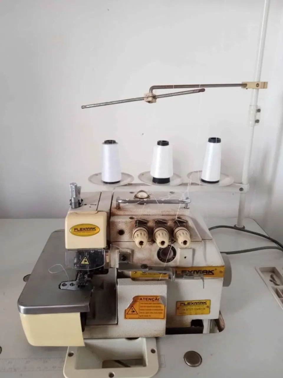 MAQUINA INDUSTRIAL OVERLOCK