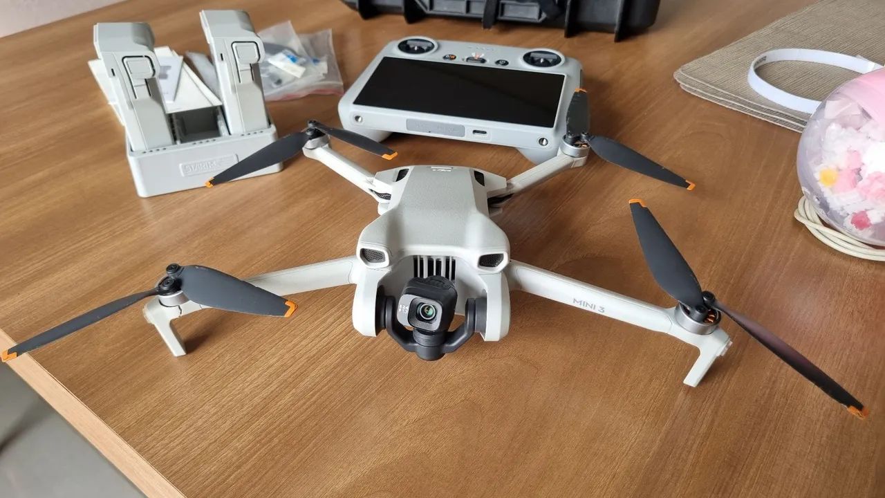 DJI MINI 3 + RC com tela + case + 2 baterias  - Foto 2