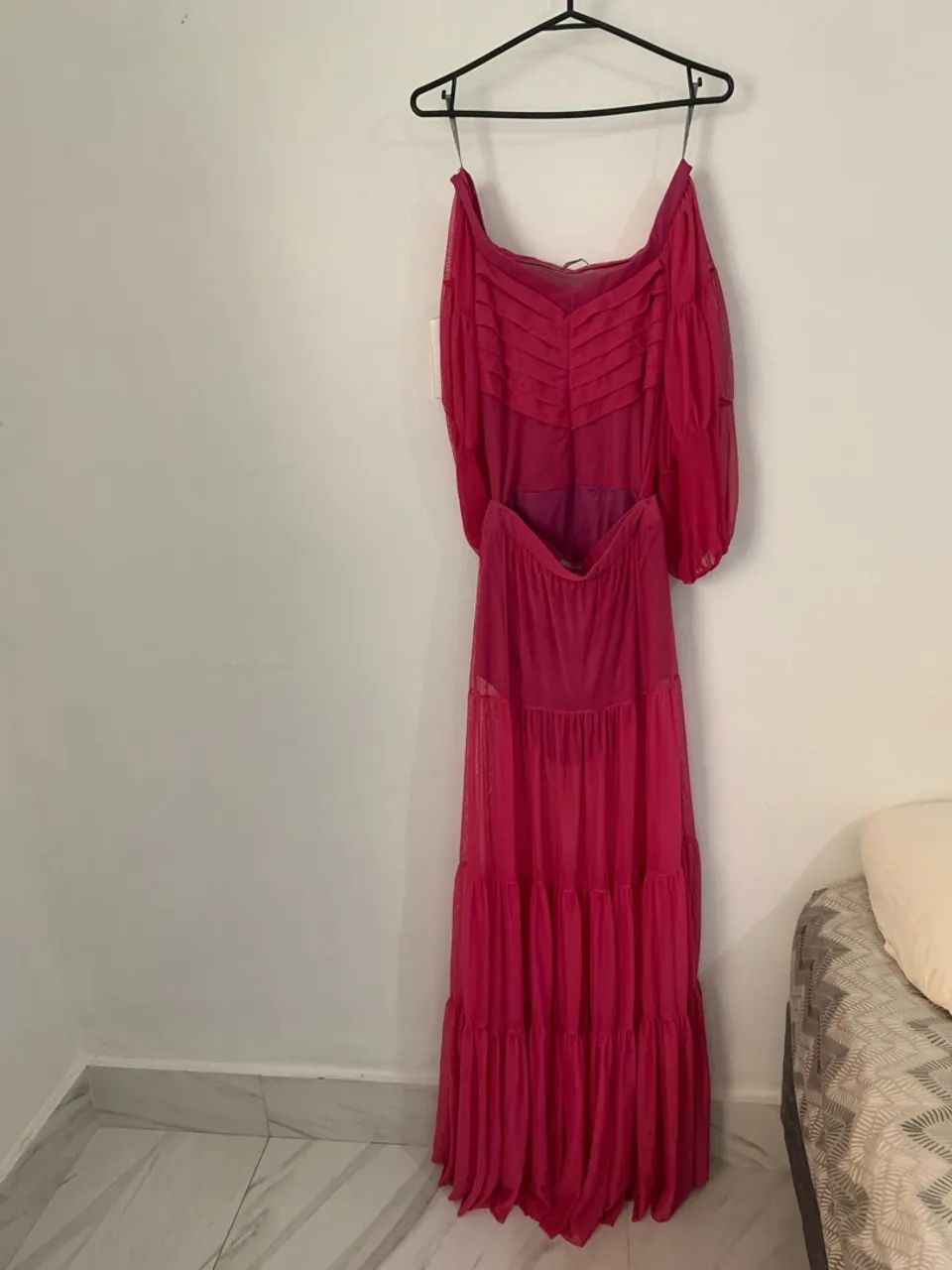 Vendo lindo conjunto se body e saia longa para varias ocasiões. 