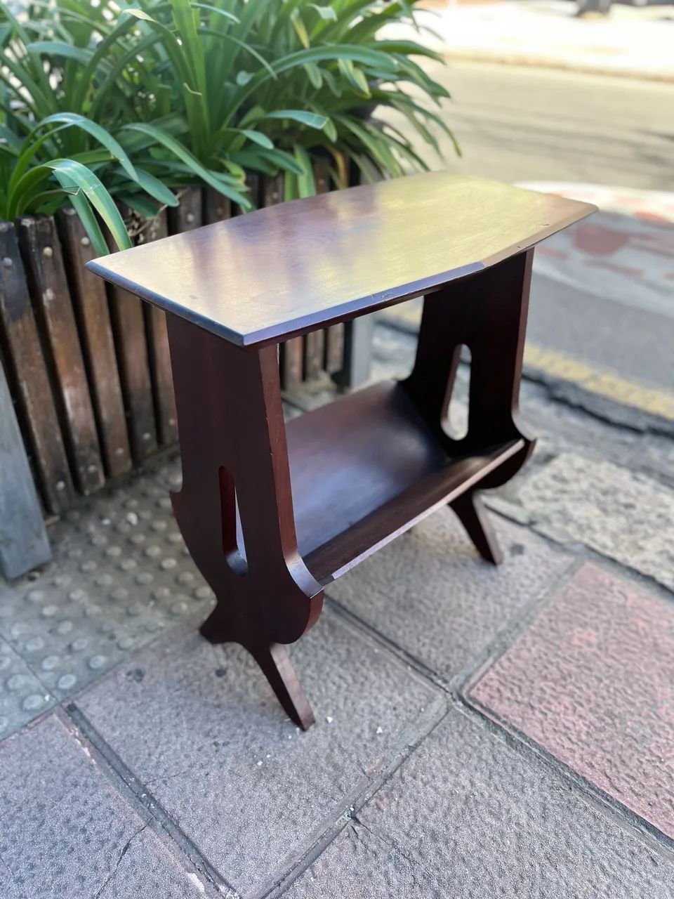 Mesa apoio/ Revisteiro  - Foto 4