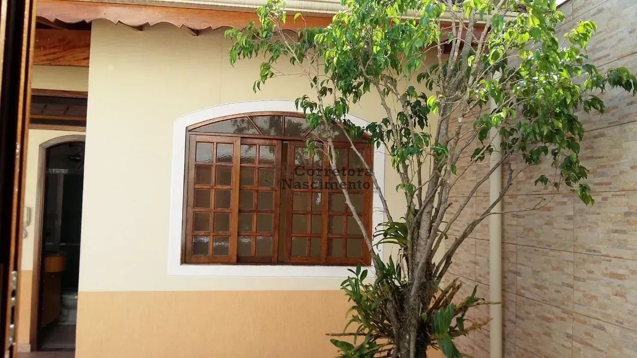 Casa Locada Para Permuta com Imóvel Comercial - Foto 2