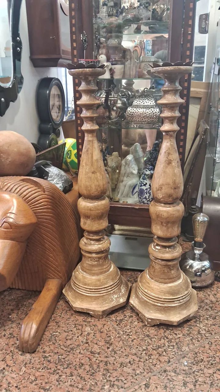 Par de Antigos tocheiros em Madeira Medidas 80 cm cada 