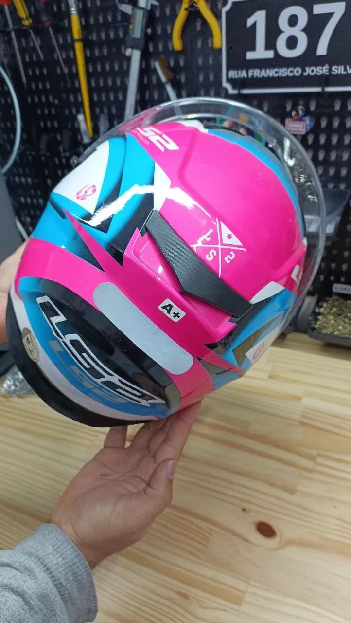 Capacete LS2 feminino com viseira solar - Usado poucas vezes  - Foto 2