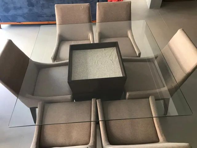 Mesa com tampo de vidro