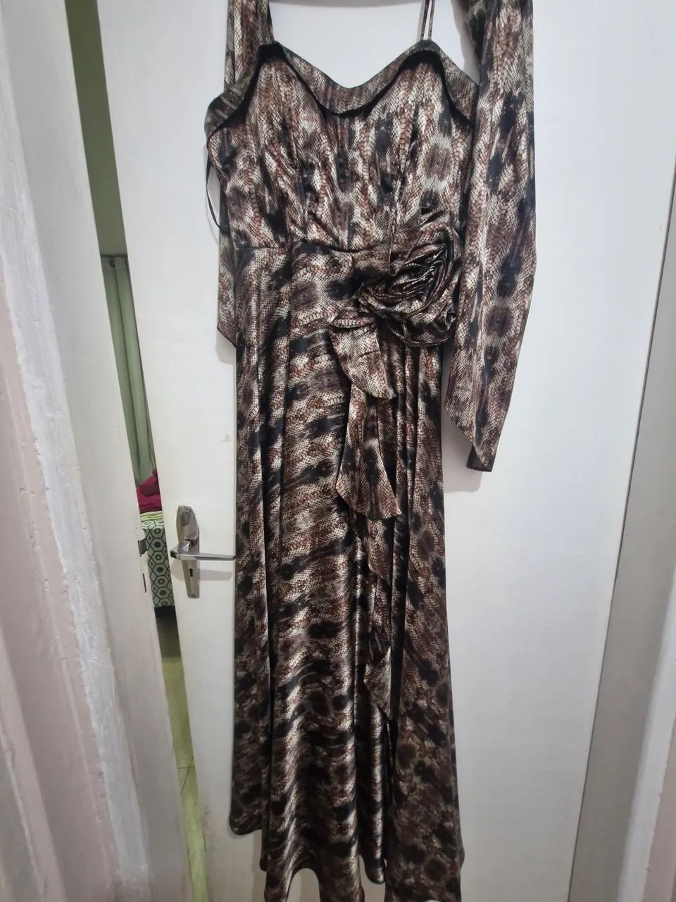 Vestido de cetim estampa animale - Foto 3