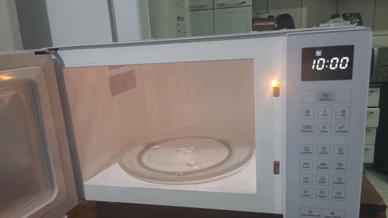 Vendo micro-ondas panasonic 32L 110V funcionando perfeitamente  - Foto 4