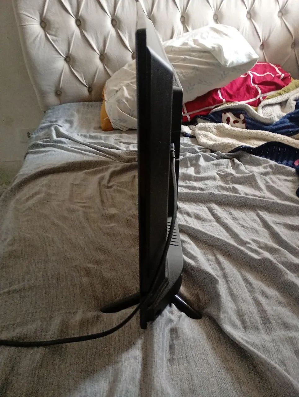 tv philco 32 polegadas, usada pouquíssimo e com aplicativos