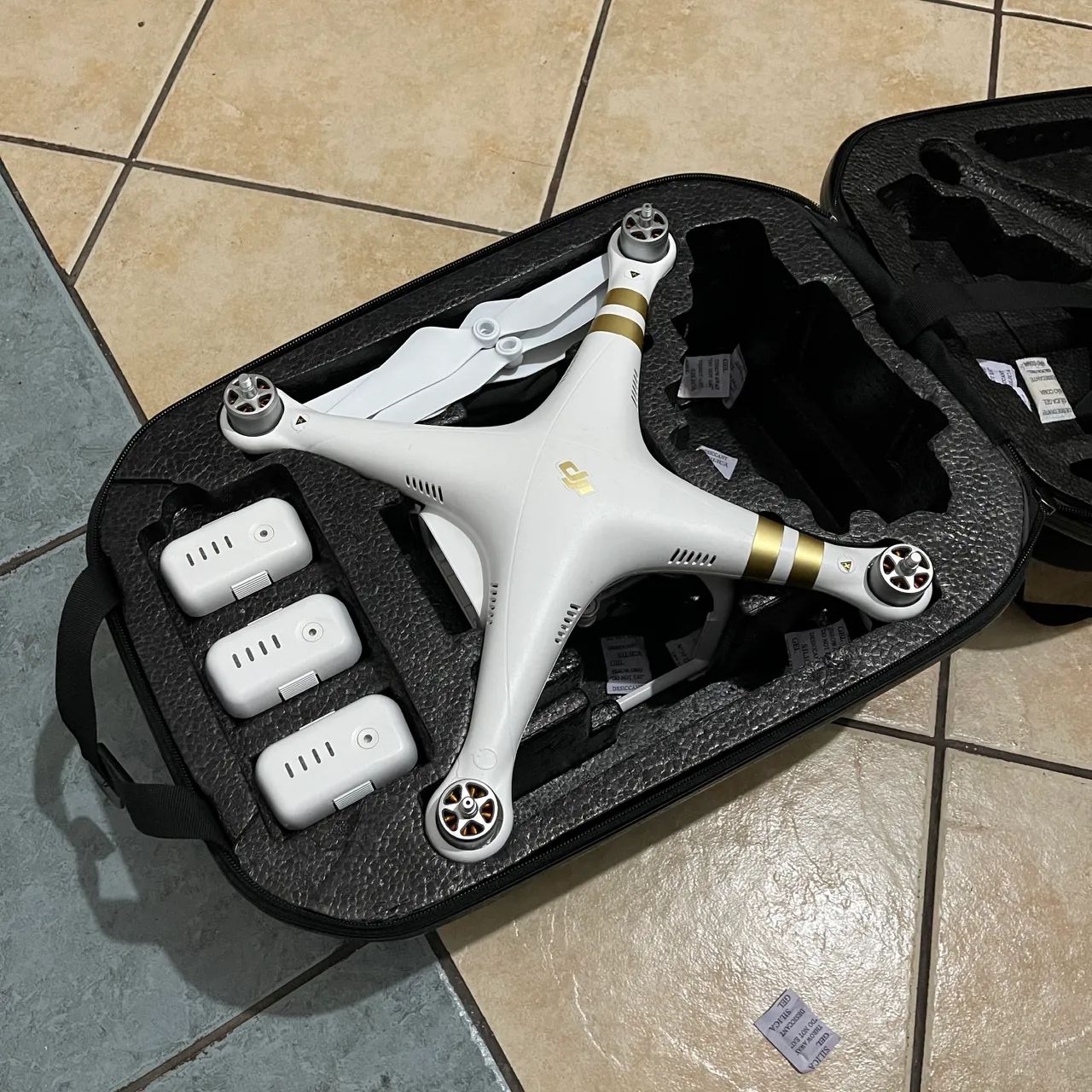 DJI Phantom 3 Professional + 3 Baterias + Bag Original DJI - Foto 2