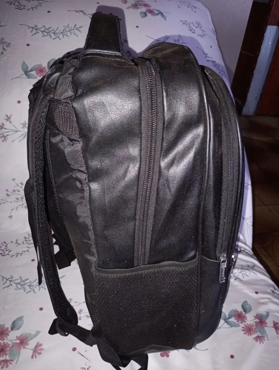 Vendo uma mochila de couro nova. - Foto 3