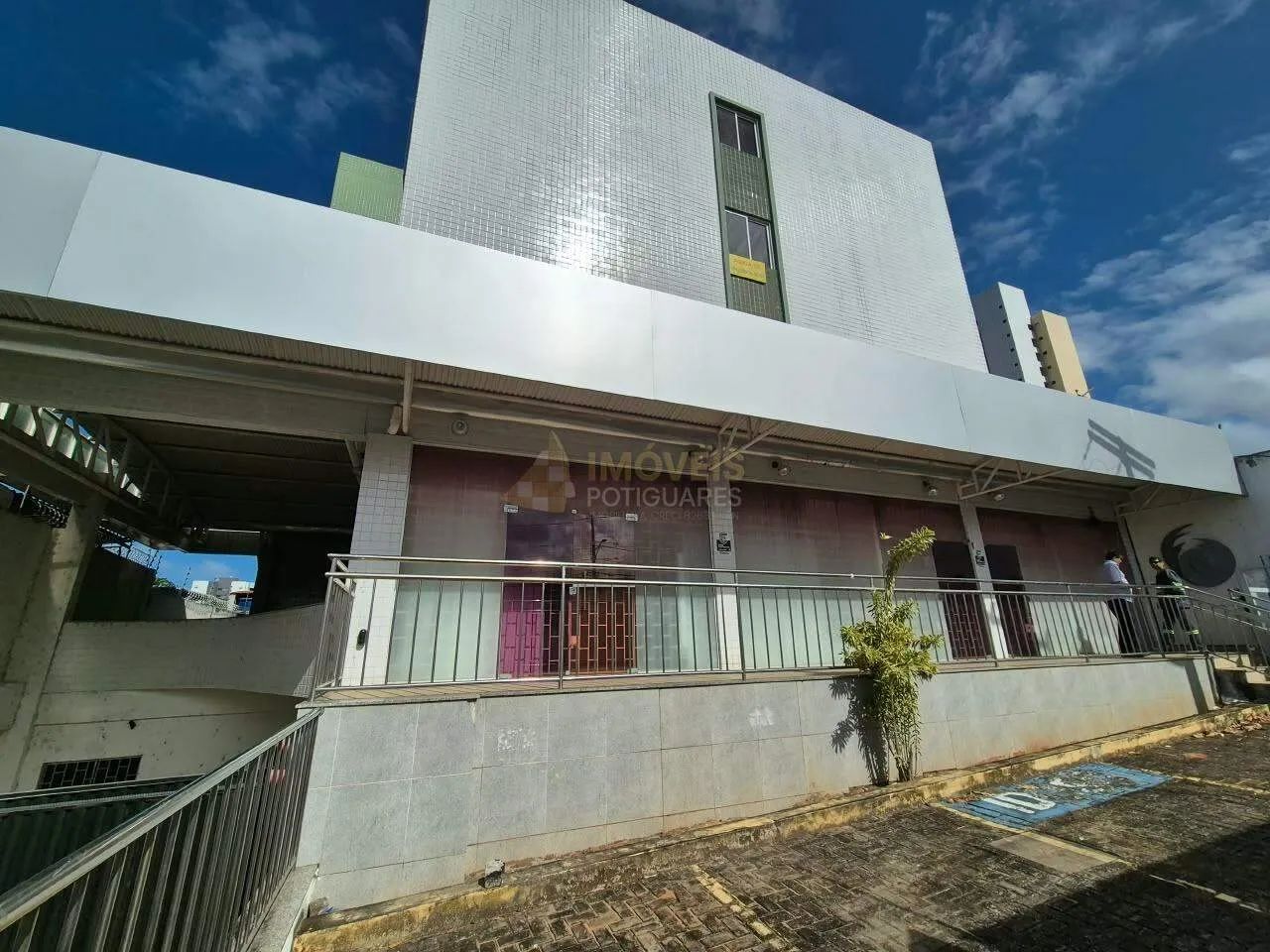 EDIFÍCIO COMERCIAL COM 36 SALAS EM LAGOA NOVA