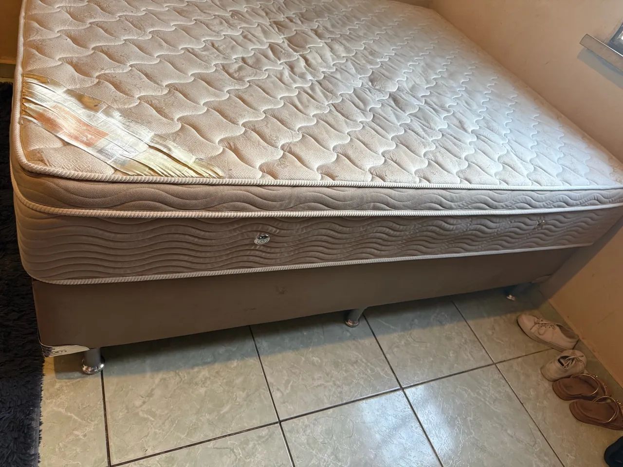 Vende-se cama de casal em perfeito estado 