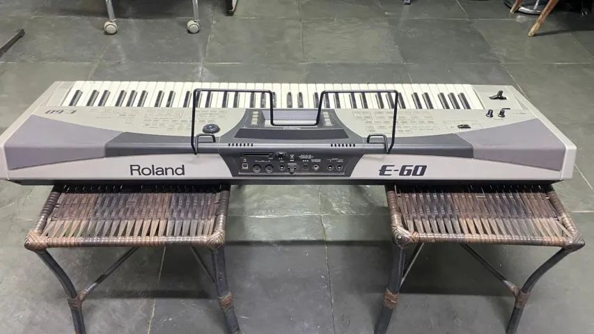 Teclado Roland E-60 - Foto 2