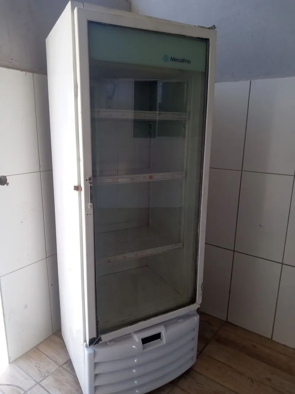 Expositor cervejeira vertical funcionando perfeitamente 2200 - Foto 4