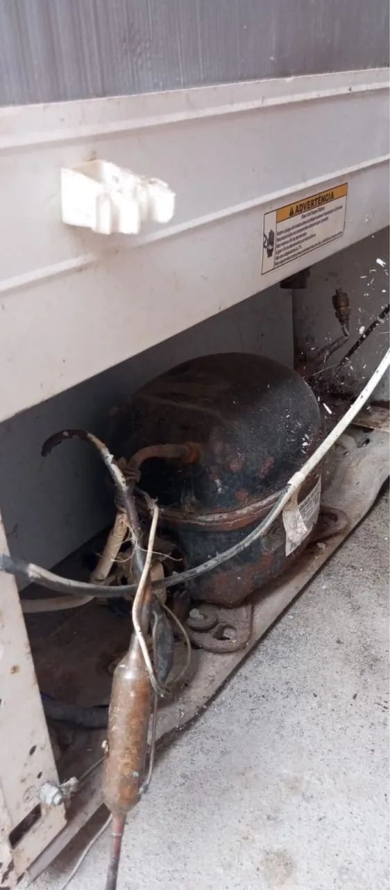 Geladeira pra retirada de peça e moto funcionando! - Foto 3