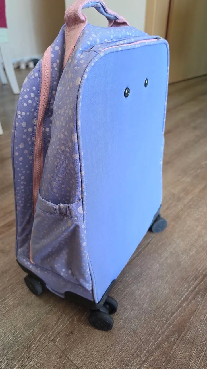 Vendo mochila escolar Kipling, modelo com rodinhas,perfeito estado!! - Foto 2