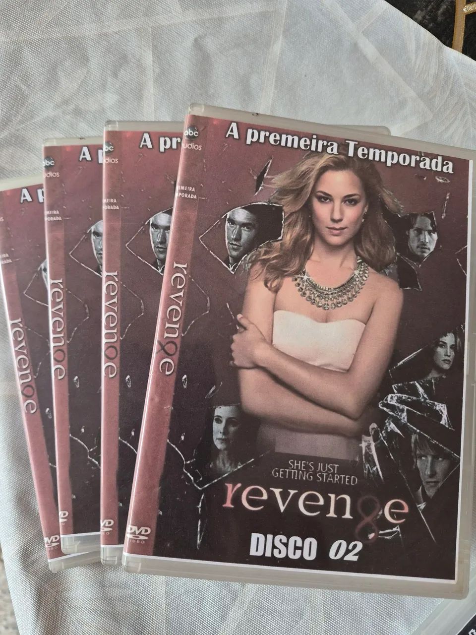 DVDs - série REVENGE... 1a, 2a e 3a temporadas. Cópias excelentes, numeradas, com capas. - Foto 2