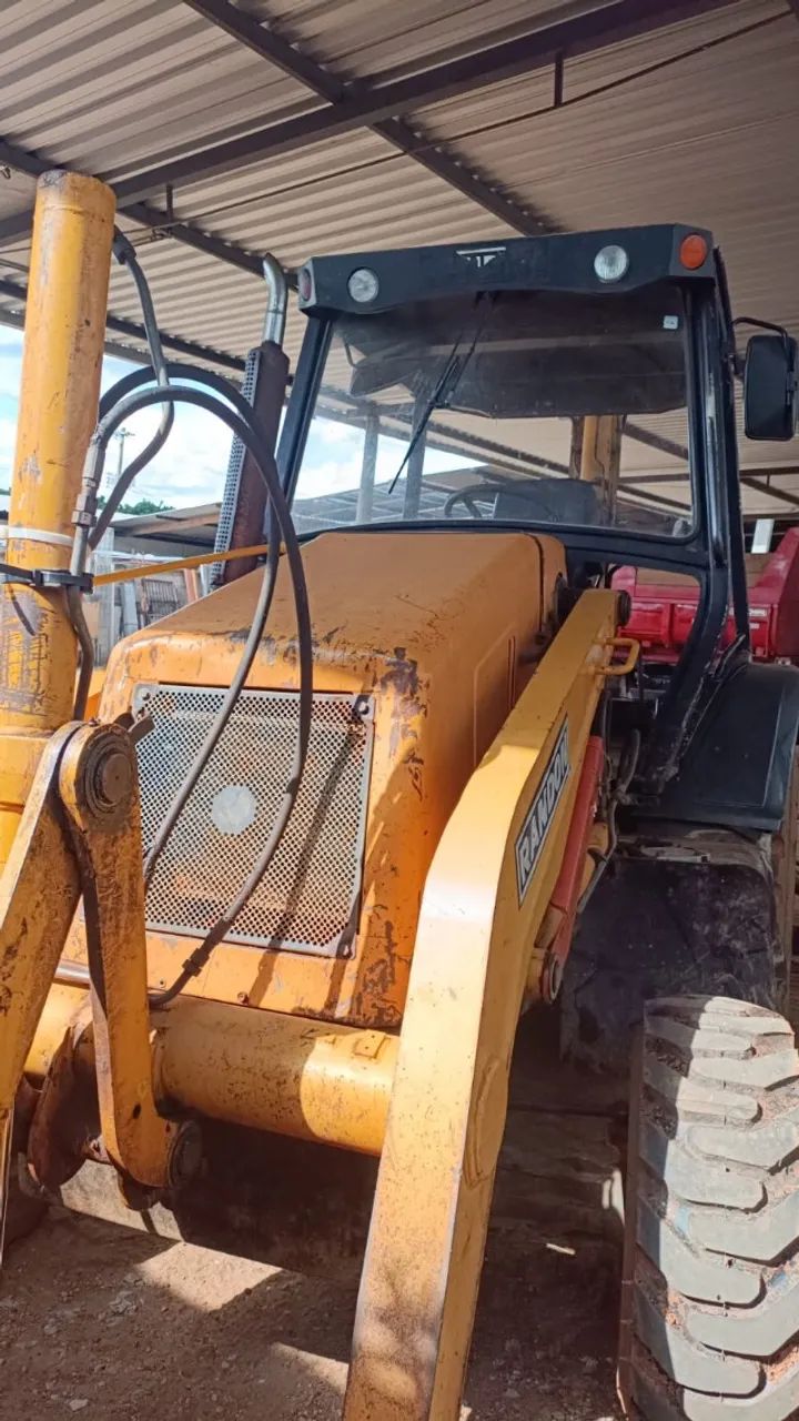 Retroescavadeira Randon RK406