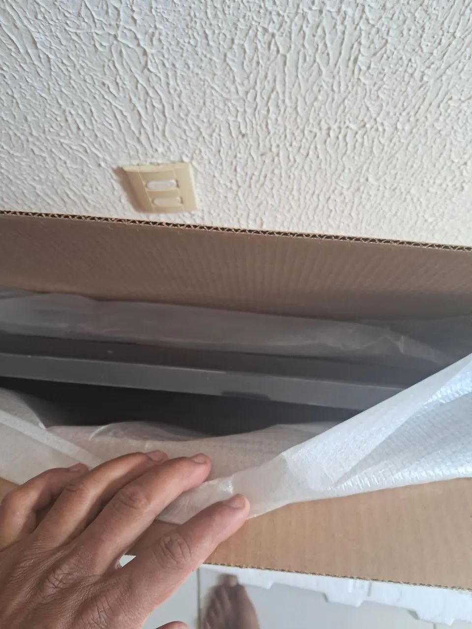 Televisão LG de 50 polegadas zerada com a tela quebrada vender para tirar as peças - Foto 2