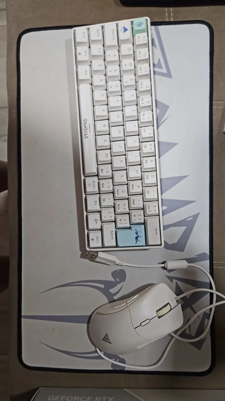 Kit mouse, teclado mecanico e mouse pad gamdias hermes e4 branco rgb