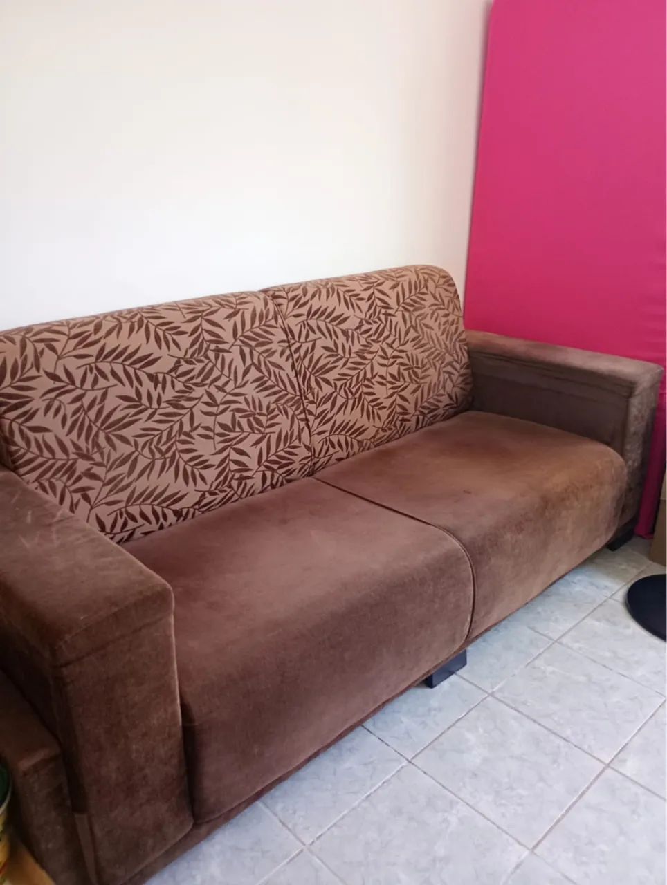 SOFÁ 3 LUGARES, CONFORTÁVEL - ÓTIMO PARA REFORMA - Foto 2