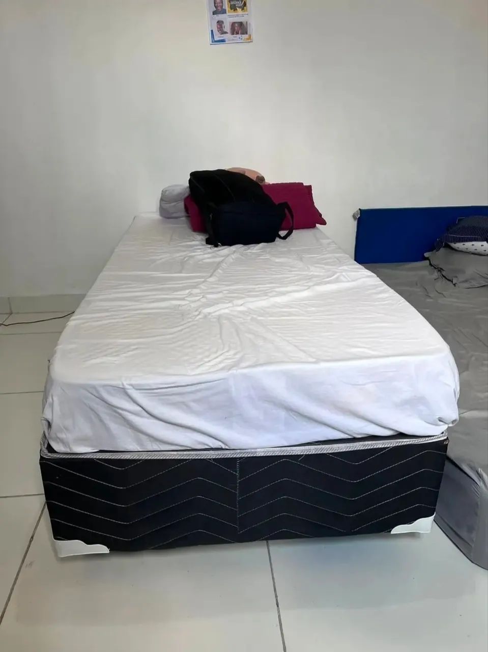 Cama BOX baú de Solteiro Semi Nova