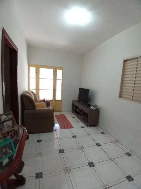 Casa com 2 Quartos 1 Banheiro 