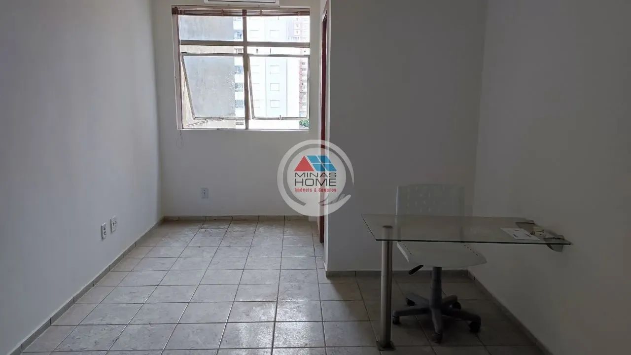 Sala com banheiro, Otima localização, condominio barato