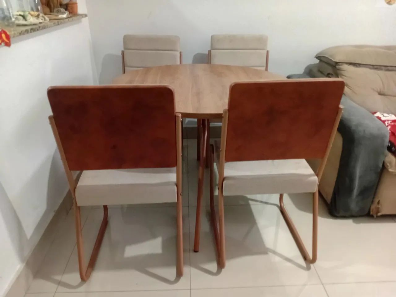 Mesa redonda com 4 cadeiras Carraro - Foto 3