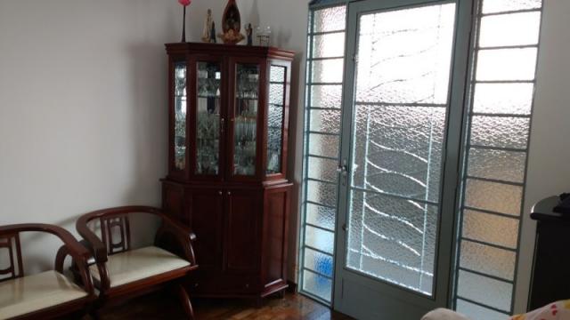 Casa em lote amplo, 3 quartos, quintal, 3 vagas
