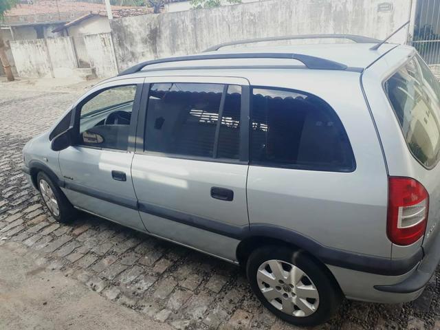 Vendo zafira 2011 GNV 7 lugares - Foto 4