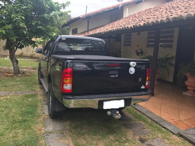 Toyota Hilux CD SR 4x2 4 portas preta em perfeito estado - Foto 5