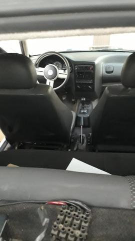 Vendo ou troco por carro mais novo - Foto 2