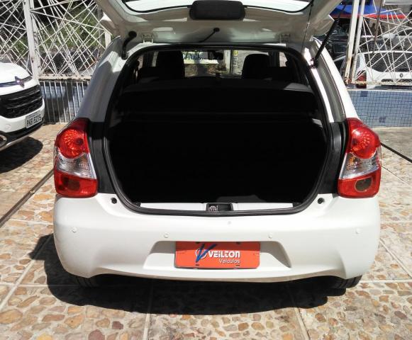 Toyota Etios 2016 Hatch 1.5 XS Flex Branco 28.330km Unico Dono - Foto 9