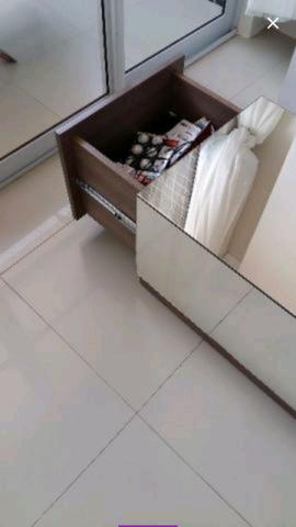 Vende-se mesa de centro espelhada com gavetas - Foto 2