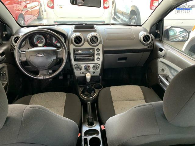 Ford fiesta 1.6 sedan carro muito Extra quatro pneus novos - Foto 5