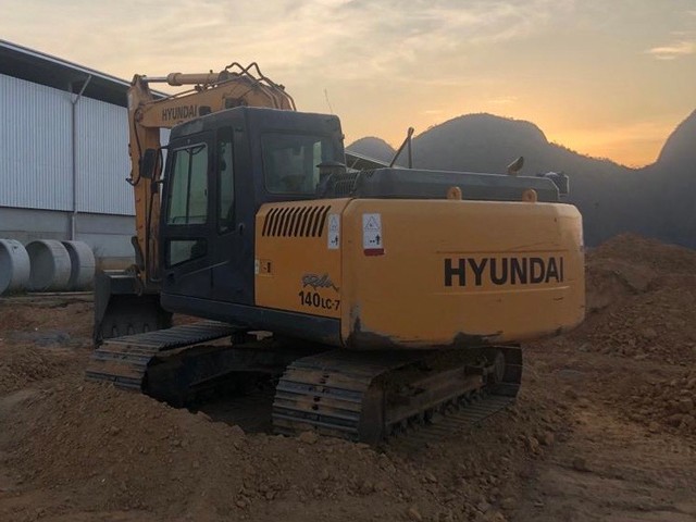 Escavadeira Hyundai 140 LC7