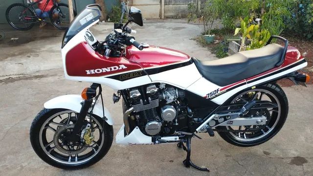 A VENDA CBX 750 HOLLY AKI NO SHOPPING DAS GALOS