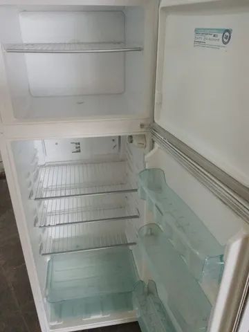 Vende-se geladeira funcionando perfeitamente 