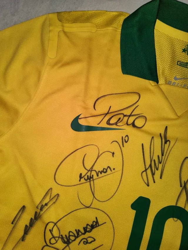 Camisa Seleção Brasileira 2014 – Autografada Pelo Pelé – Play For a Cause