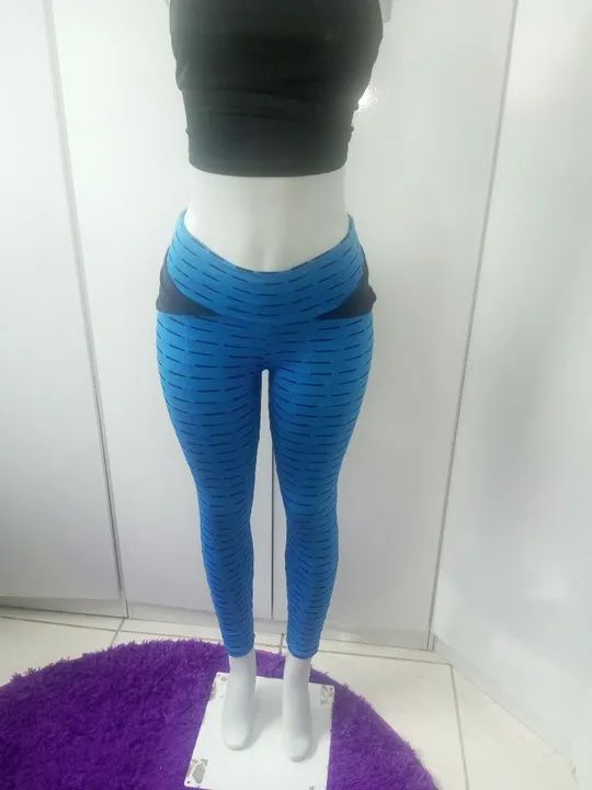 Legging azul com detalhes em preto