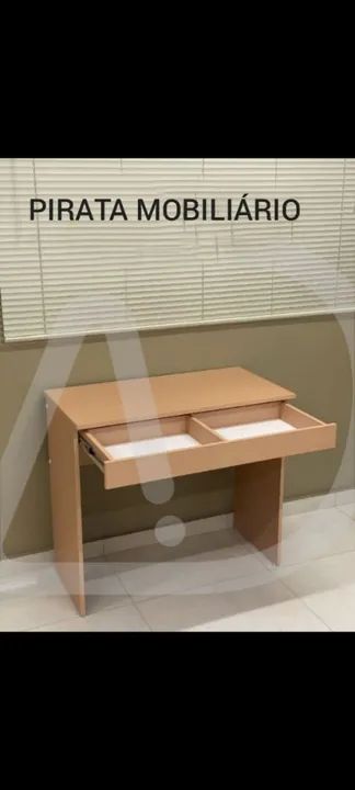 Escrivaninha  com gavetão 