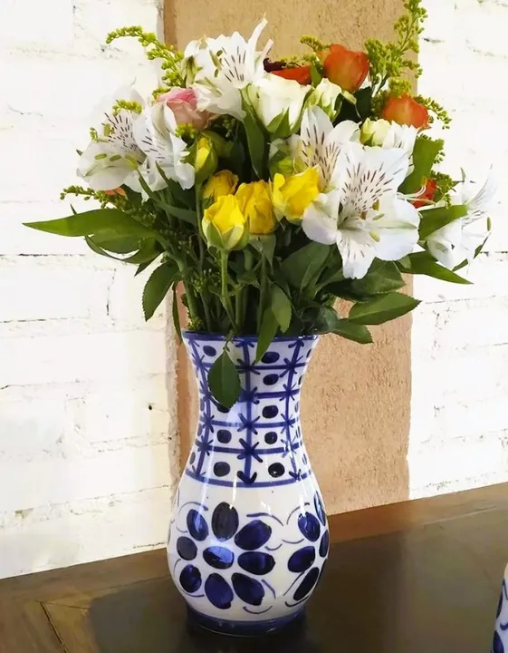 Vaso floreira em Porcelana Azul Colonial *Descrição