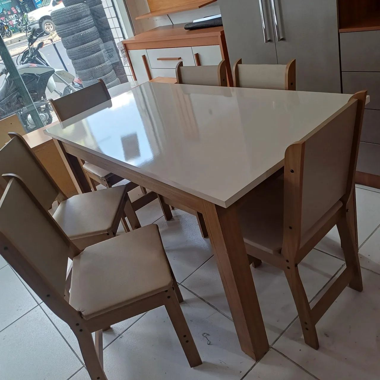 Conjunto de Mesa e Cadeiras para Jantar