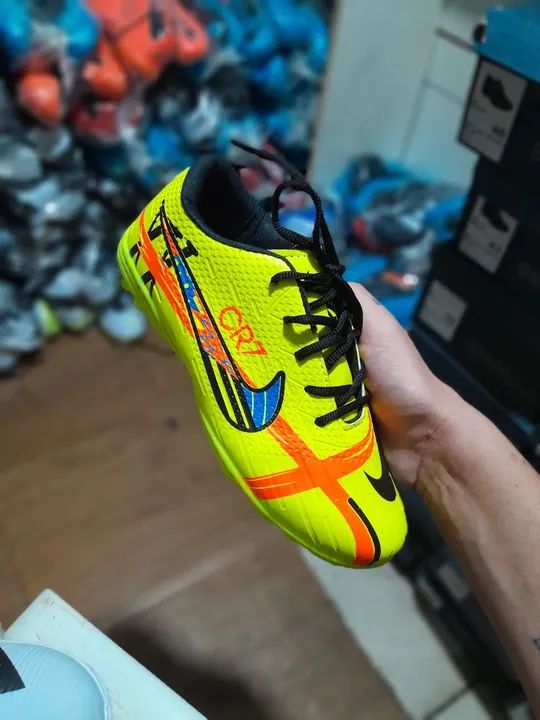 chuteira do cr7 nova