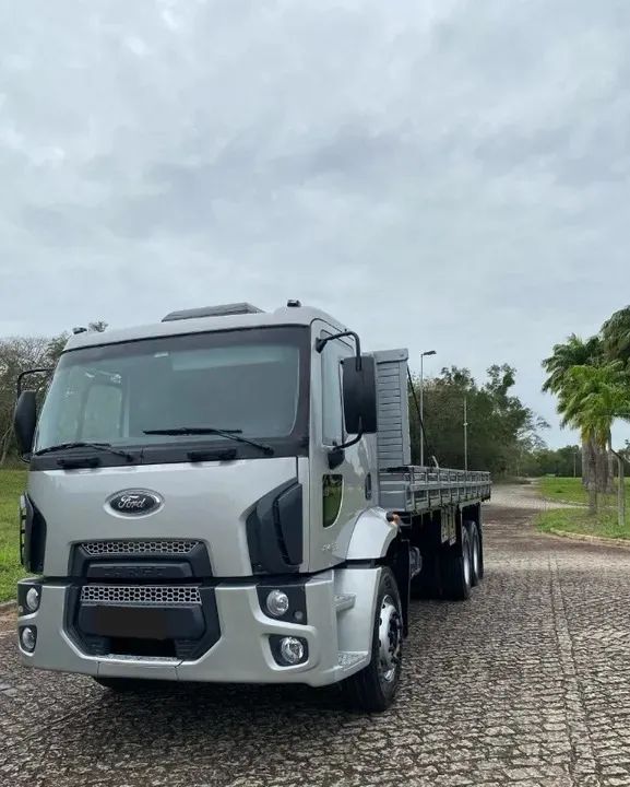 Ford cargo 2422 carroceria 2012