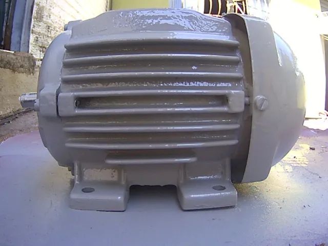 Motor Elétrico Trifásico WEG de 1 CV 3450 Rpm de alta rotação 220V   - Foto 3