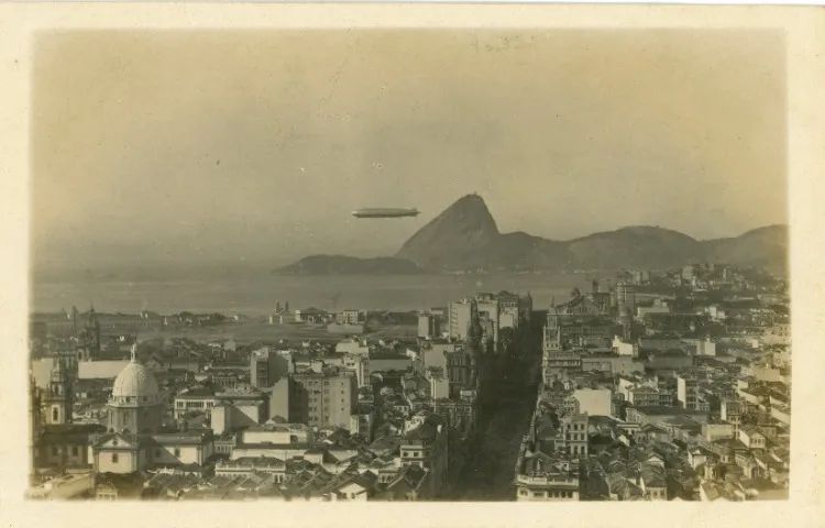 Cartões postais documentando a passagem do Graf Zeppelin pelo Brasil
