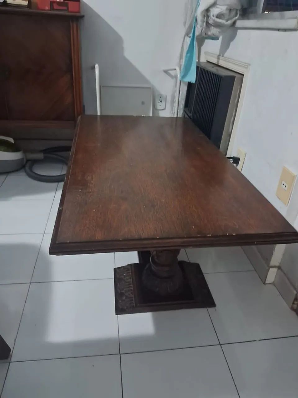 Mesa de madeira maciça em bom estado - Foto 3