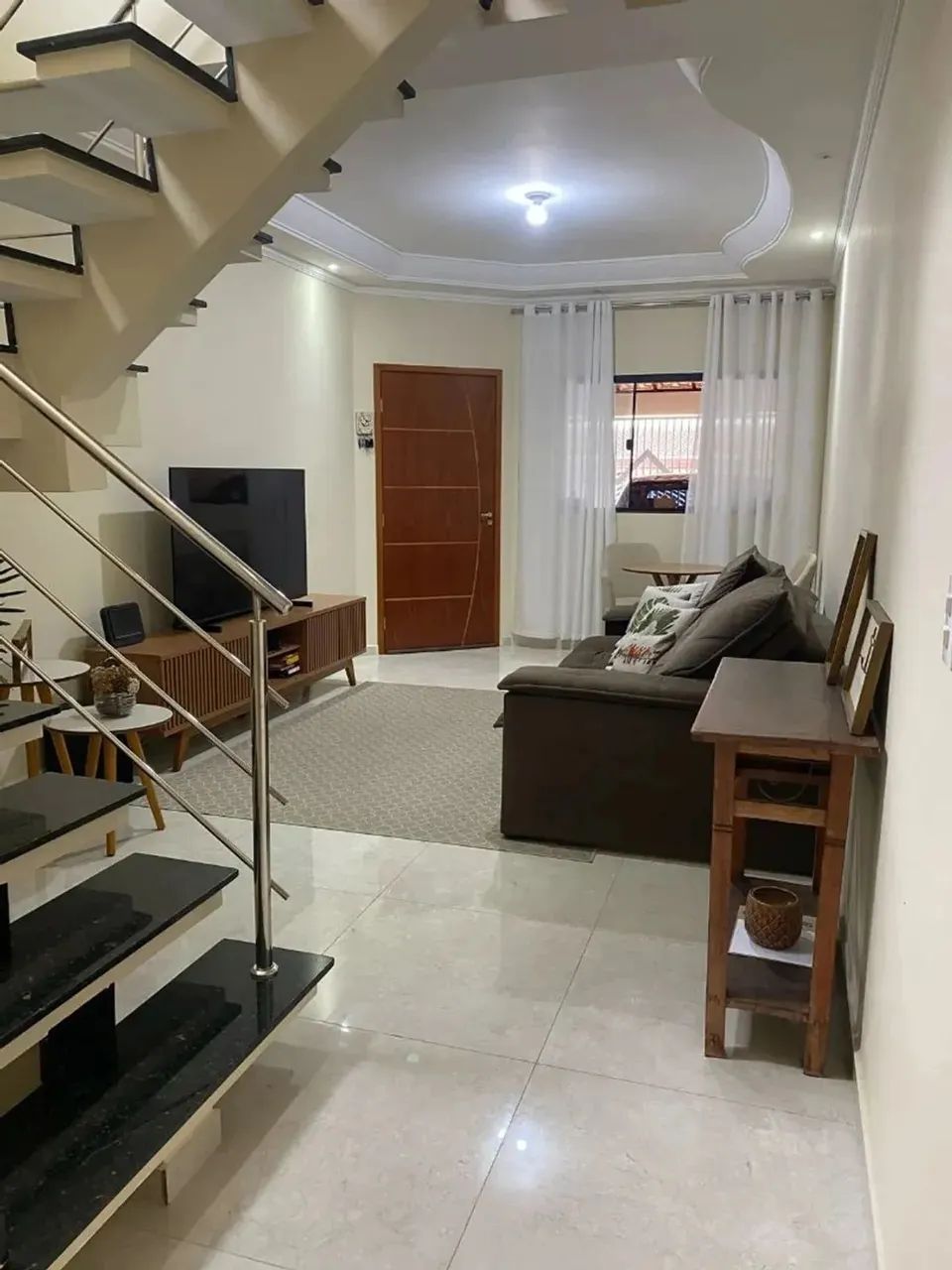 Jd. das Indústrias- Sobrado 165 m2 com 3 quartos(suite), armários, coz.plan, lavado, banh. - Foto 4